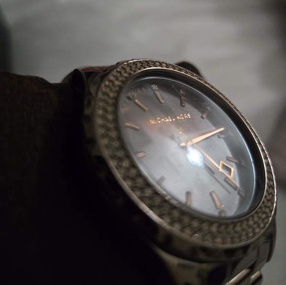 Michael Kors Bronze Watch - Picture 7 of 7